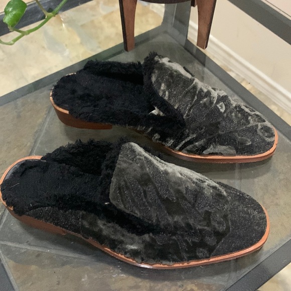 FREE PEOPLE BLACK VELVET ‘Butterfly Effect’ MULE Shoe - Picture 2 of 15